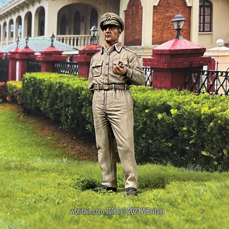 U.S. General Douglas MacArthur 1945