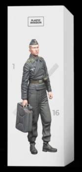WWII German Panzer Crewman (Black Uniform) 1:16th