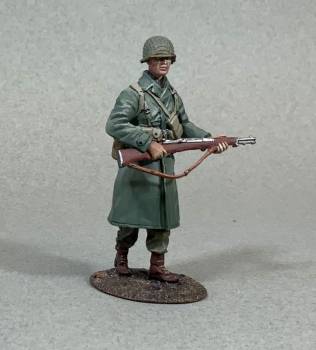 WW2: U.S. Infantry in Raincoat Walking, 1943-45
