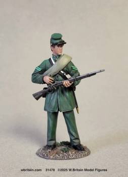 American Civil War: 1st U.S. Berdans Sharpshooter, Standing Reaching for Cap