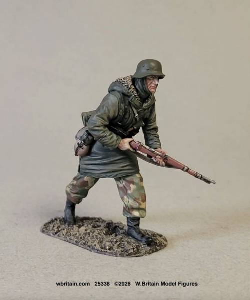 WW2: Waffen SS German Grenadier Advancing with K-98 Wearing Kharkov Parka 1944-45