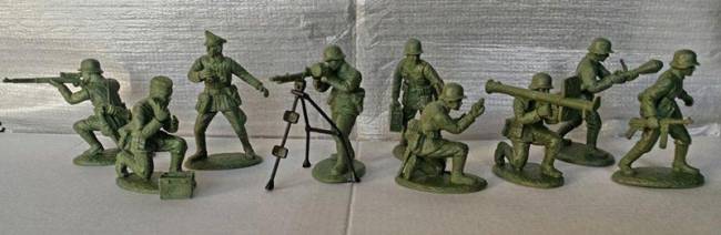 WWII Germans in Steel Helmet: Company Hq Section