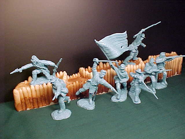 ACW Union Infantry Charging in Gray