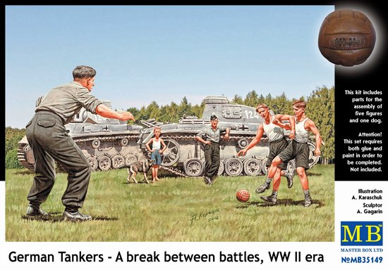 WWII German Tankers - A Break between Battles - 5 Figures plus a Dog