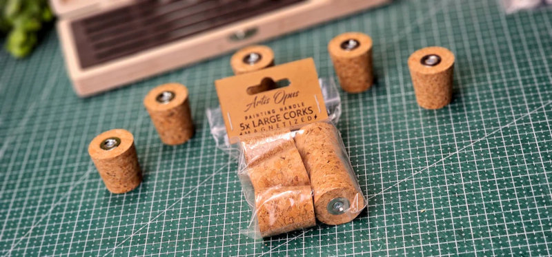 Artis Opus Painting Handle Magnet Corks Large (Goose)