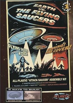 Earth vs The Flying Saucers: Attack Saucer w/LED Light 5
