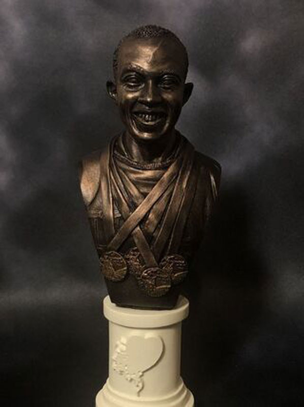 microMANIA - Jesse Owens Tribute Bust