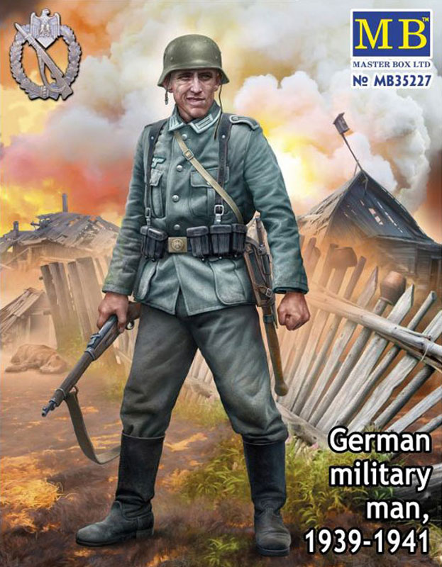German Military Man w/Weapon & Ammunition 1939-41
