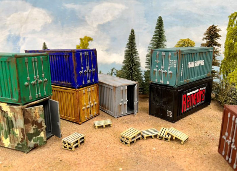 20ft Shipping Containers & Pallets