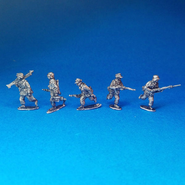 WWII DAK Infantry Advancing