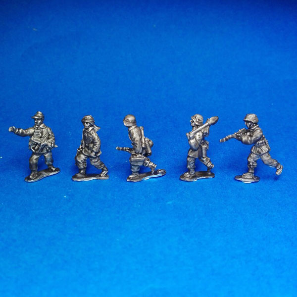 WWII Waffen SS Panzergrenadier Advancing