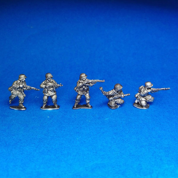 WWII Waffen SS Panzergrenadier in Combat
