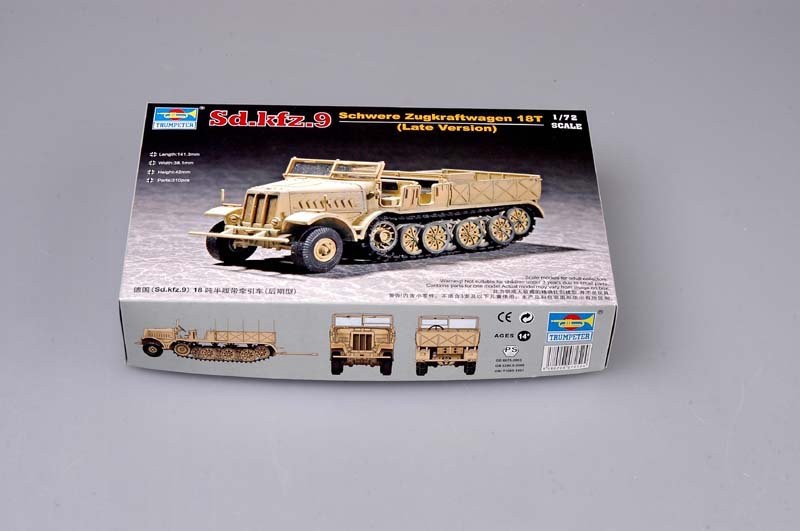 German FAMO 18t SdKfz 9 Type F3 Heavy Halftrack (Late)