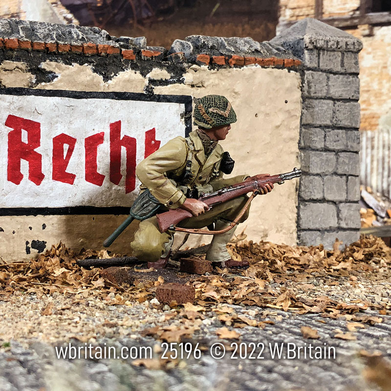 U.S. Armored Infantryman Kneeling Alert 1943-45