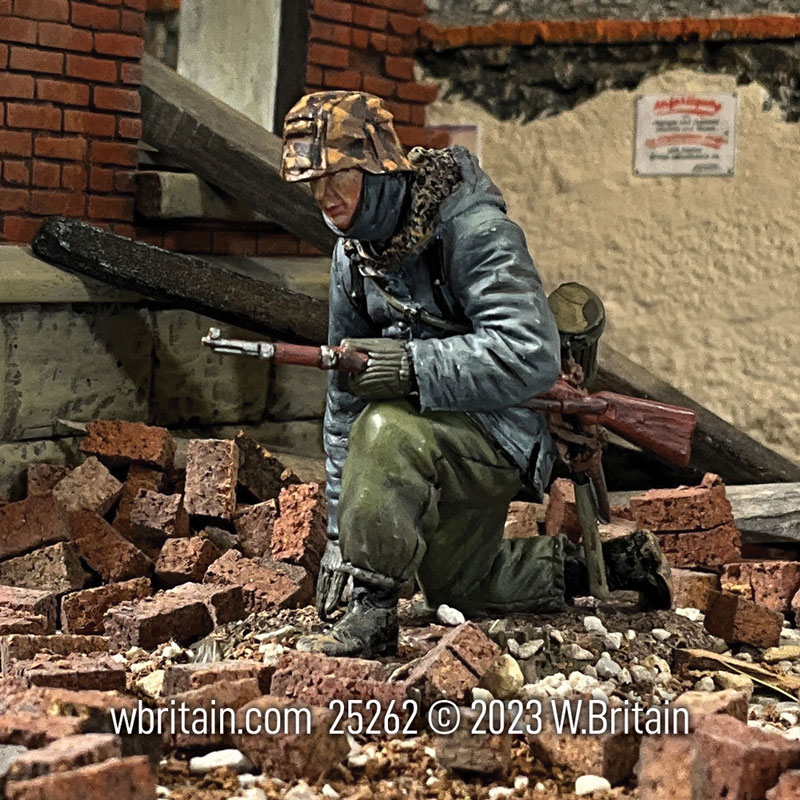 German Waffen SS in Kharkov Parka Getting up to Move 1942-45