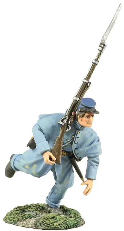 American Civil War: Union Infantry in Overcoat - Charging At Right Shoulder Shift No. 2 - ONLY 1 AVAILABLE