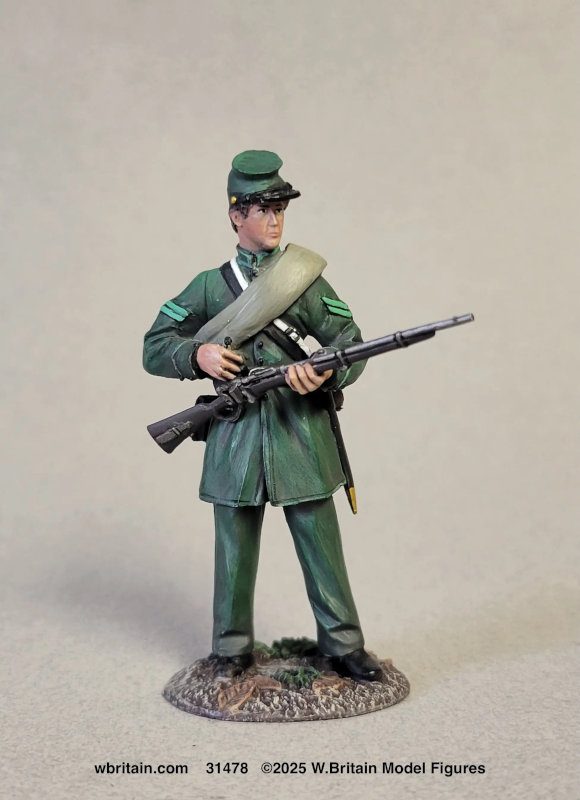 American Civil War: 1st U.S. Berdans Sharpshooter, Standing Reaching for Cap
