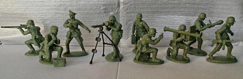 WWII Germans in Steel Helmet: Company Hq Section
