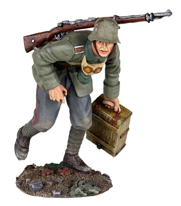 WWI German Infantry 1916-18 Advancing with Ammo Box #1